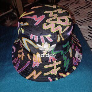 Bucket hat